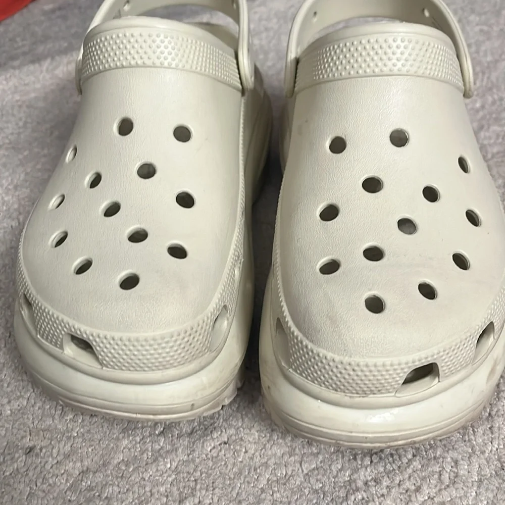 Beige crocs with thick heels women’s size 8 - Picture 7 of 7